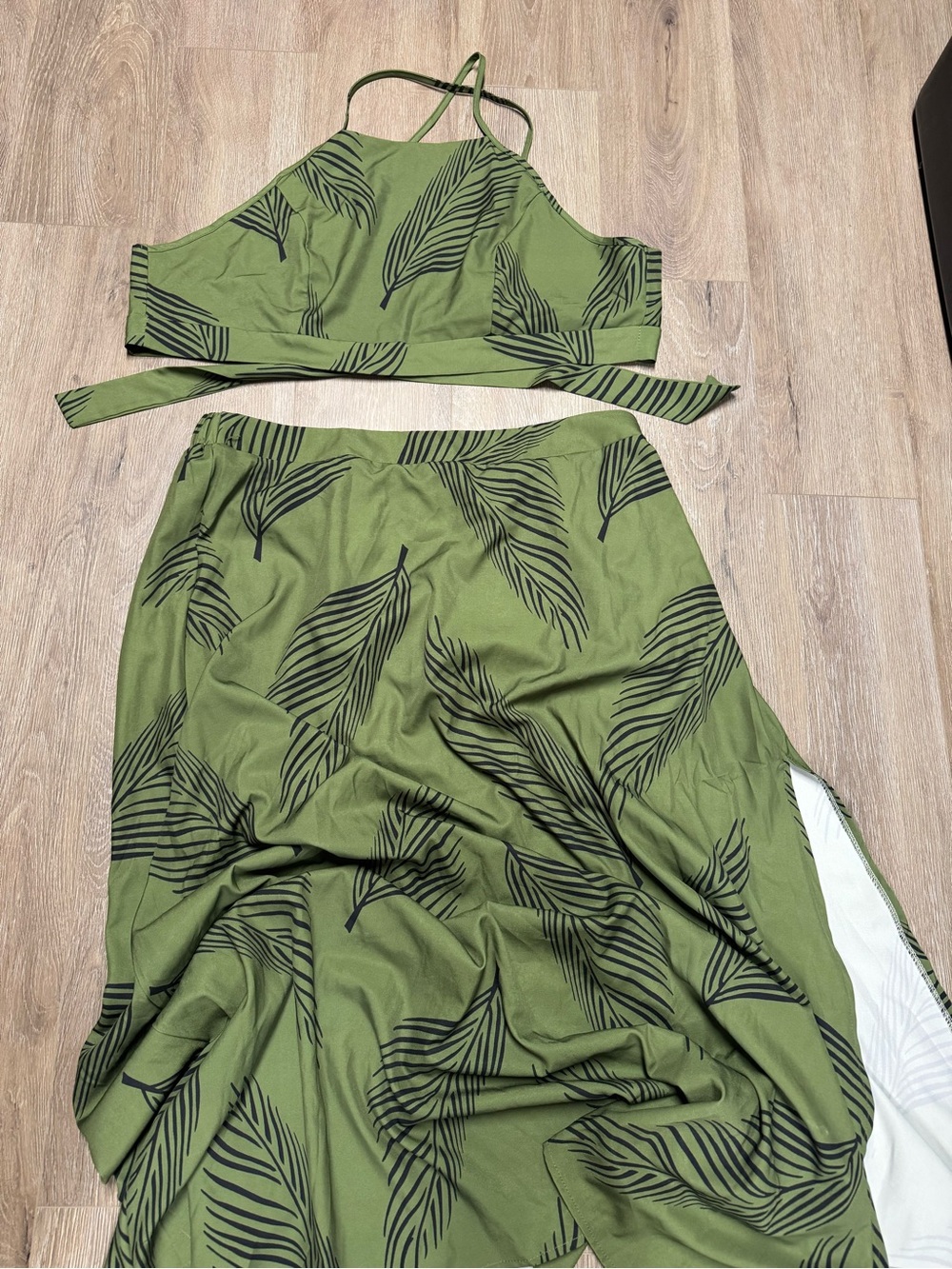 SHEIN Olive Green Leaf Print Maxi Set